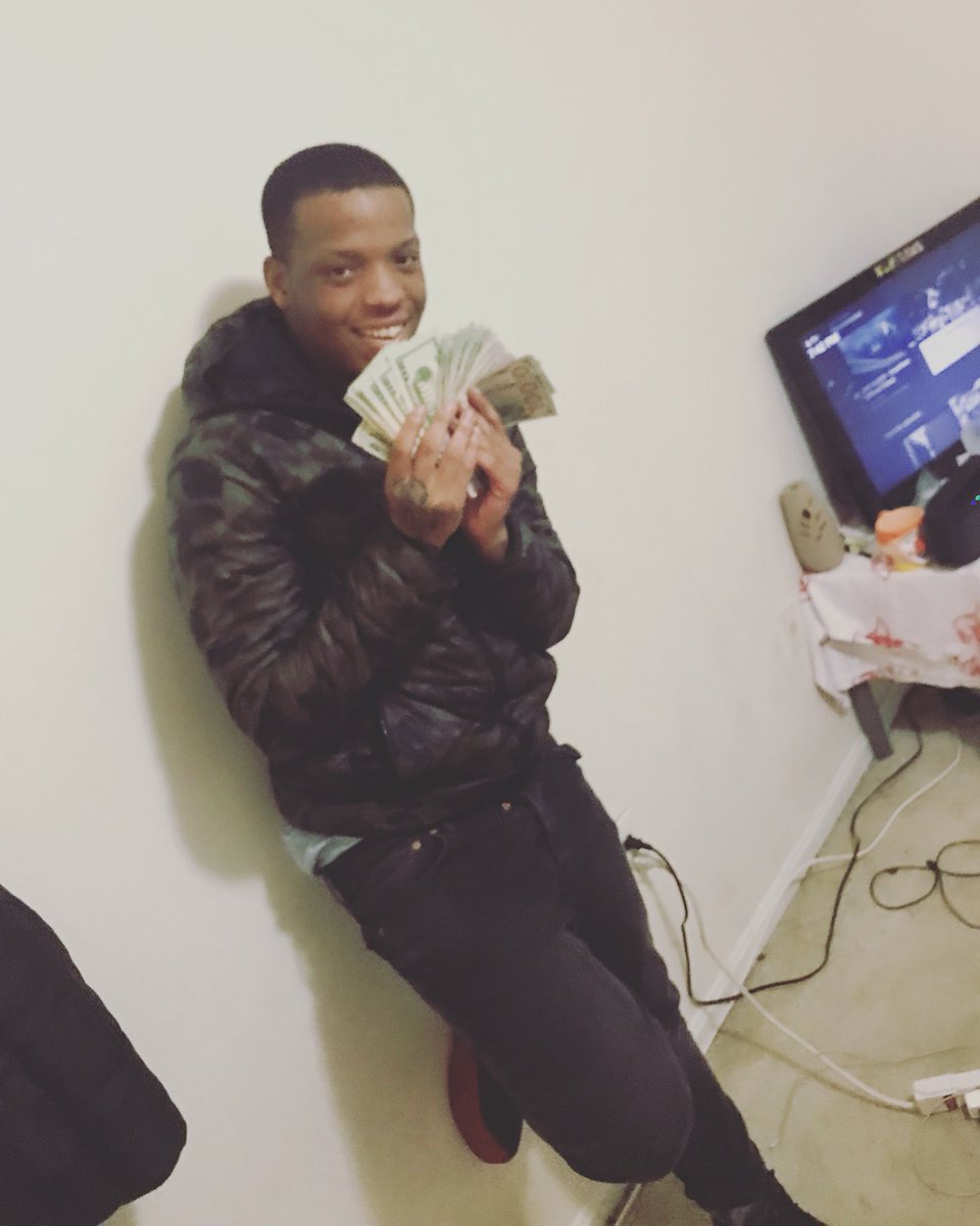 BAhkblock's tweet photo. It’s a real nigga gday Kobe year #24 #buttababy #ahkblock🏚🆎💯💪🏼💰🍾⛽️ https://t.co/WbOklA0vwm