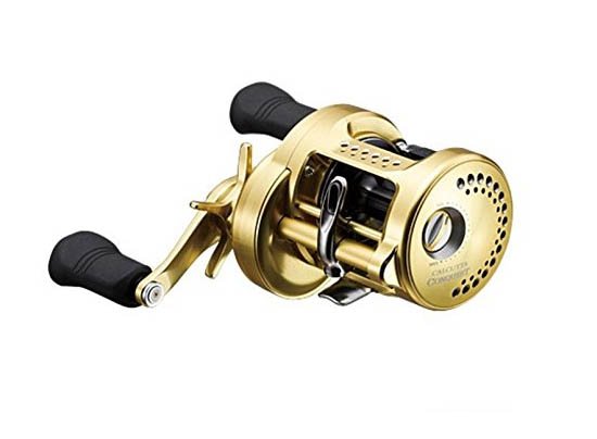 FS_OGAWA's tweet photo. 2015年　シマノ　カルカッタコンクエスト400（右）
メーカー希望小売価格￥61,560(税込み)　を　￥33,850(税込み)

売切れ次第終了です。まずはお問合せ下さい。 https://t.co/SEaNNYeQqp