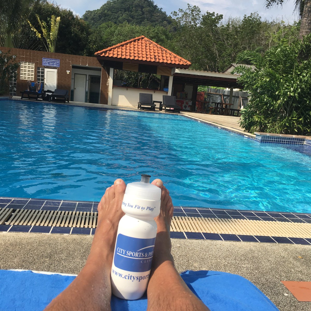 Fit2PlayCarl's tweet photo. Staying #FittoPlay  following Rules of #Recovery -Relaxing at  the Alina Grande Resort on White Sand Beach, Koh Chang, Thailand. Some other #RecoveryRules you should follow  outlined below.  Back home  @CitySportPhysio  this weekend after my #RoundtheWorld trip. https://t.co/kgScrVsjS1