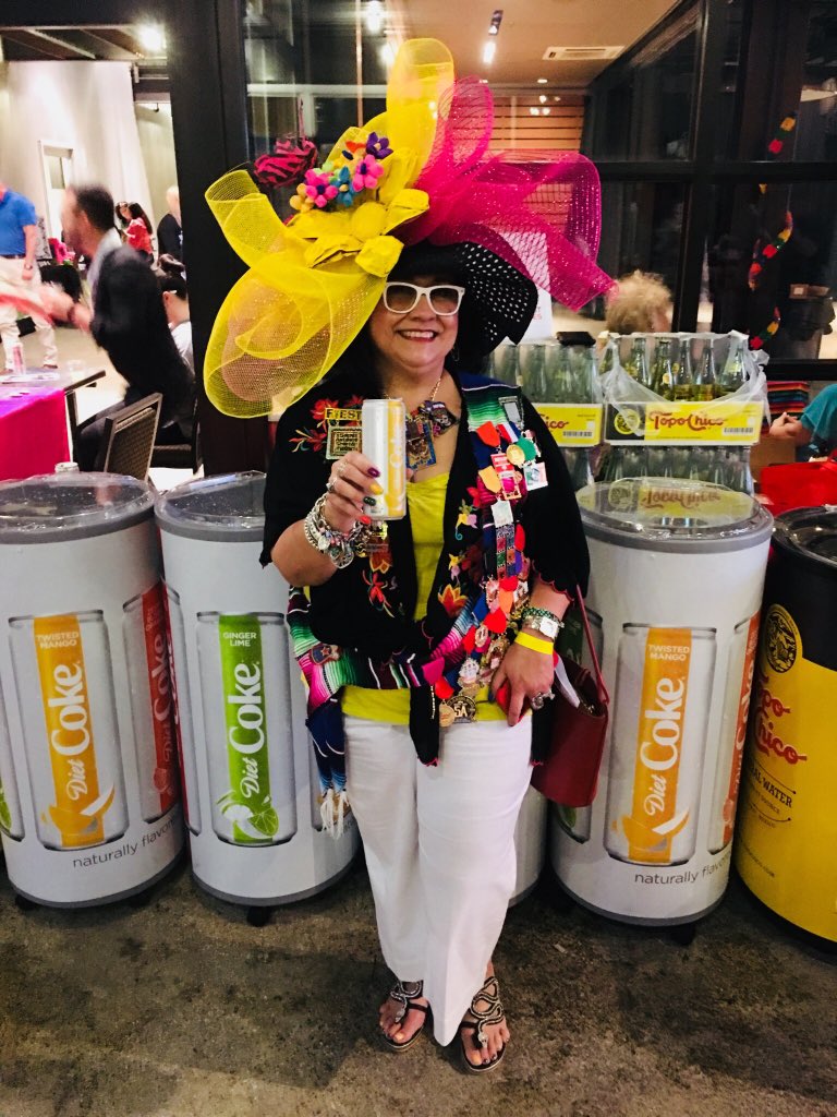 CLeRoyCavazos's tweet photo. During today’s #Sampling @CocaColaSWB met the biggest fans of our new #DietCoke #OurCustomers #OurBestIngredient #ArcaContal #CCSWB #OurCommunity https://t.co/1R4oY2Pce1