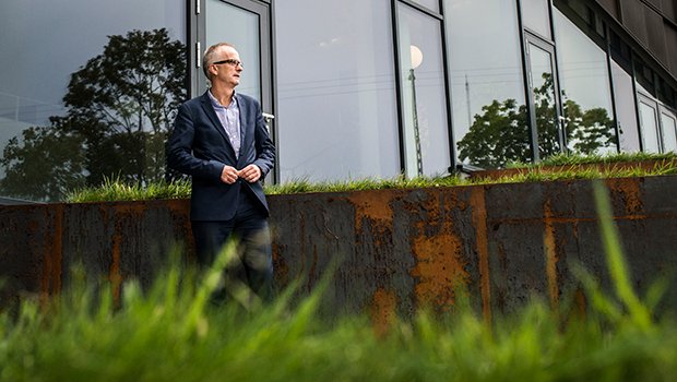 ”Vi tror på, at #bæredygtighed skaber værdi for os og for medlemmerne på langt sigt. Bæredygtige bygninger har lavere energiforbrug, de har billigere vedligehold af materialer og lavere omkostninger til den tekniske drift". <a href="/mariusm_m/">Marius Møller</a> ” Læs mere: edc.dk/erhverv/servic… #dkbyg