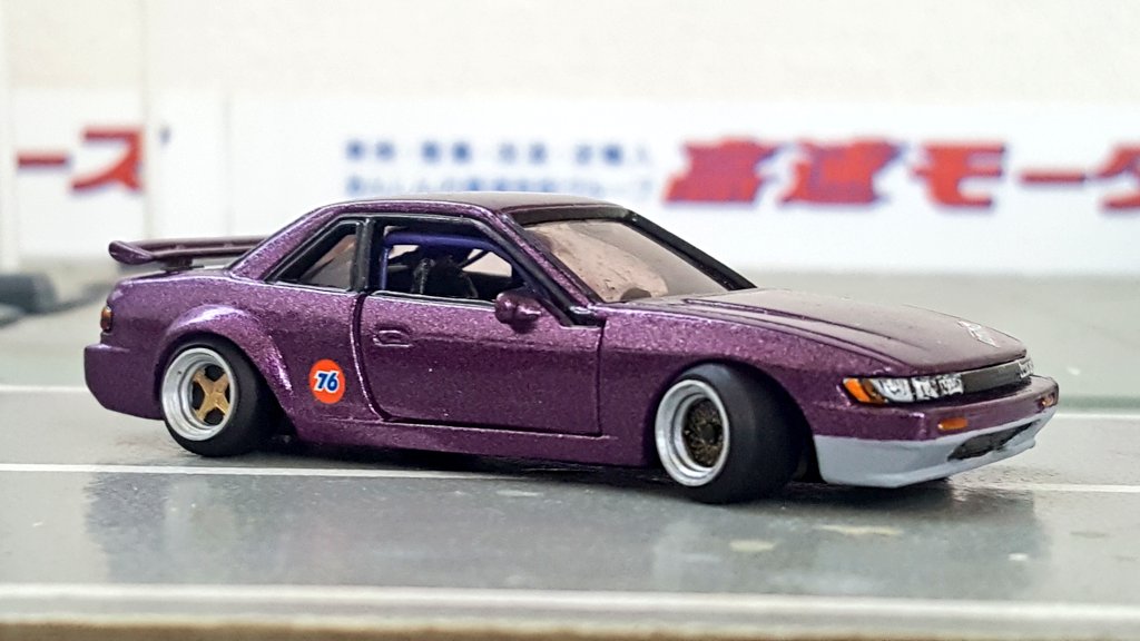 昭和な人 トミカのs13シルビア完成 走り終えて日曜の明け方コンビニに駐車してそうな感じのドリ車 ショーカーの雰囲気じゃなくストリートドリフトジャンキー 六点ロールゲージにr32gtr純正フルバケ トミカ改造 シルビア S13型 T Co 昭和な人 トミカのs13シルビア完成 走り終えて日曜の明け方コンビニに駐車してそうな感じのドリ車 ショーカーの雰囲気じゃなくストリートドリフトジャンキー 六点ロールゲージにr32gtr純正フルバケ トミカ改造 シルビア S13型 T Co