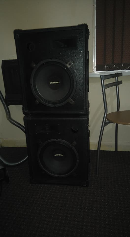 LessWebsite's tweet image. FOR SALE IN BRADFORD
2 pcs speakers £60
Alba TV /Monitor. without remote controller £15
Behringer VMX100 mixer £30
Glass table £10
Bike : £150
Printer: £20
Please write or call me 0774 346 6315
Bradford, BD8