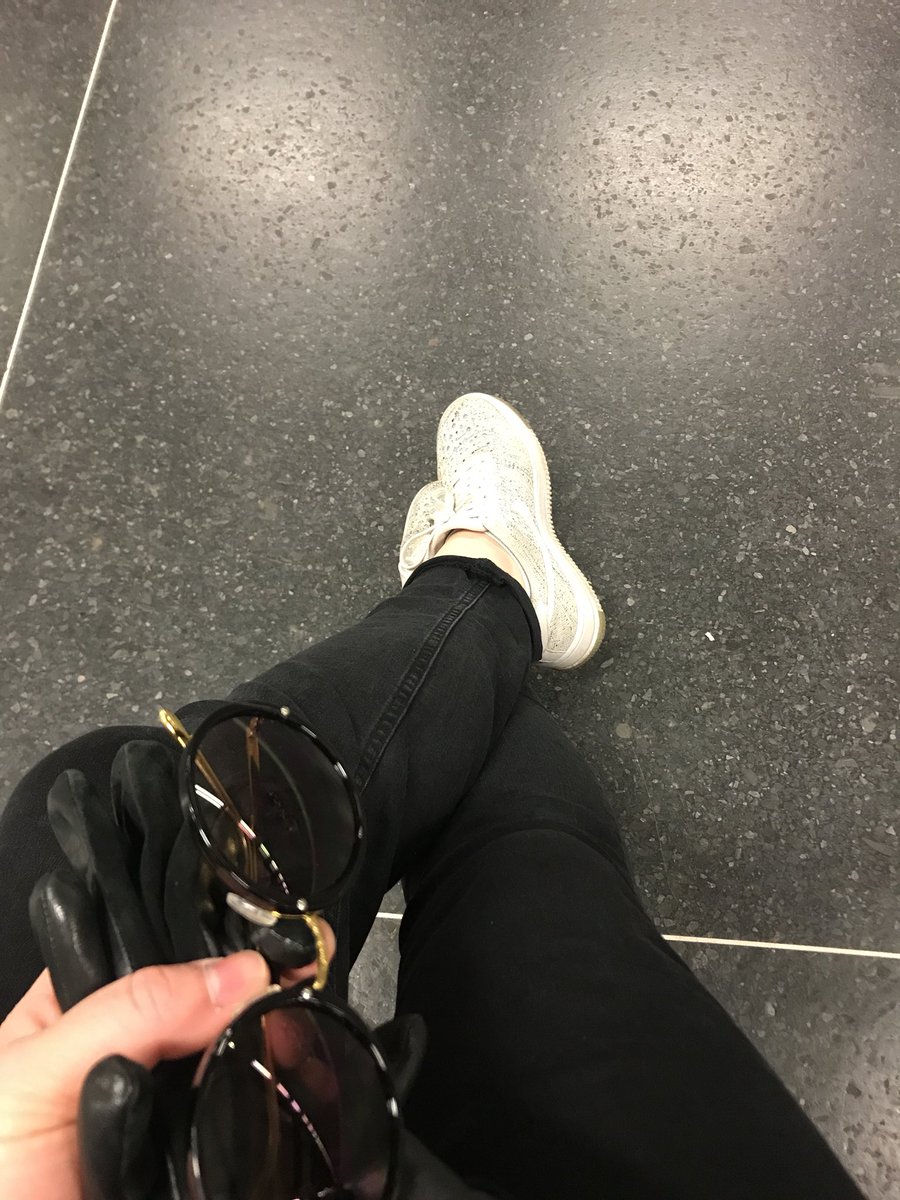 MicaelaJonsson's tweet photo. Idag går morgonpendlingen mkt bättre, bådar gott. Så taggad, idag kör jag fjolårets SETTSkor 👌 #vinnandekoncept #settaggad #sett2018 https://t.co/QPbN4VStP5