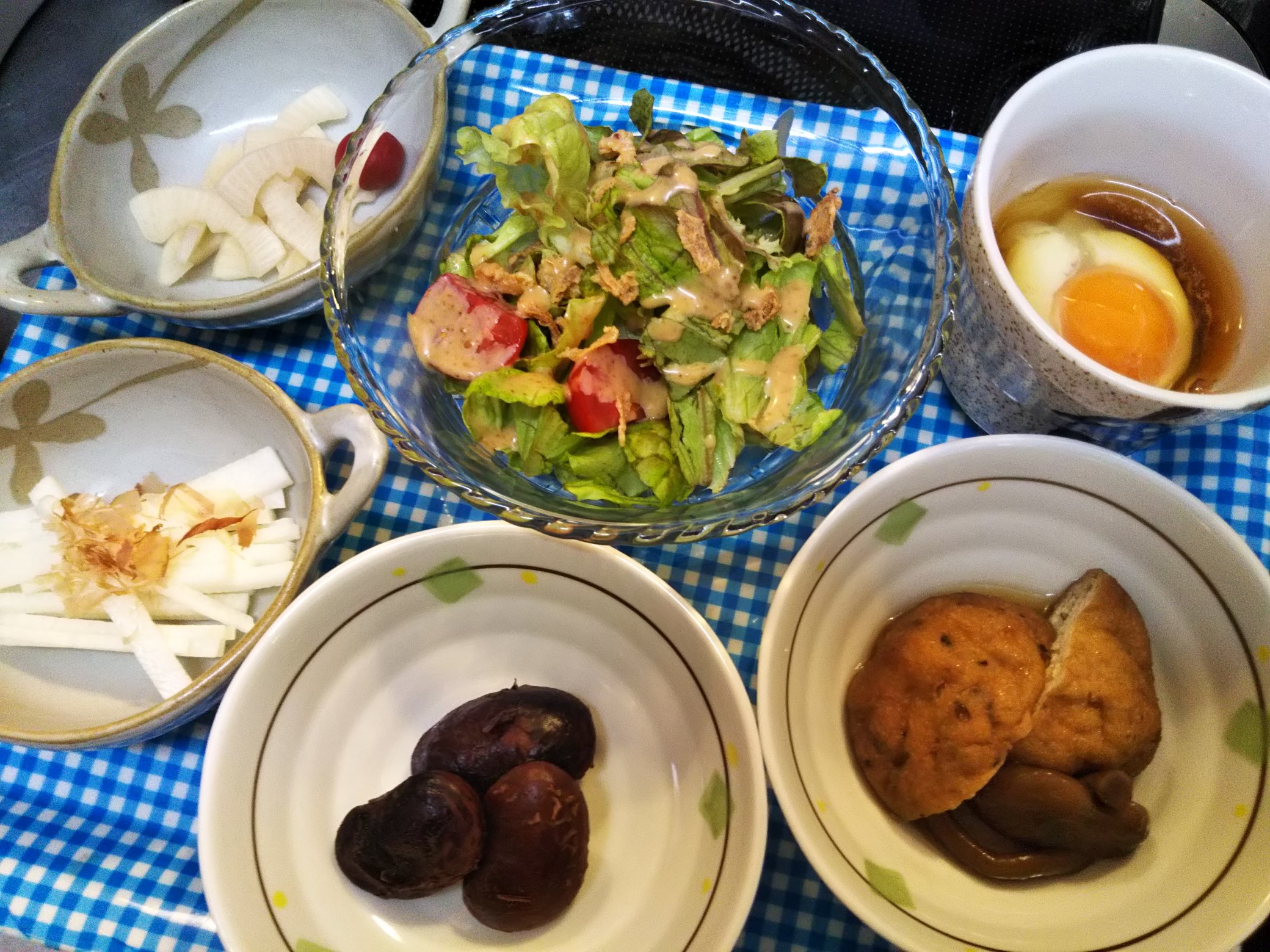 草津温泉 花栞 はなしおり 今朝の宿泊のお客様の朝食に出した ご飯のお供の皆様 今日は静かな一日です こんな日は仕込みをまとめてやっちゃいましょう 花栞 草津温泉 草津温泉カフェ 草津カフェ 宿泊施設 宿泊 民泊施設 民泊 朝食 和食