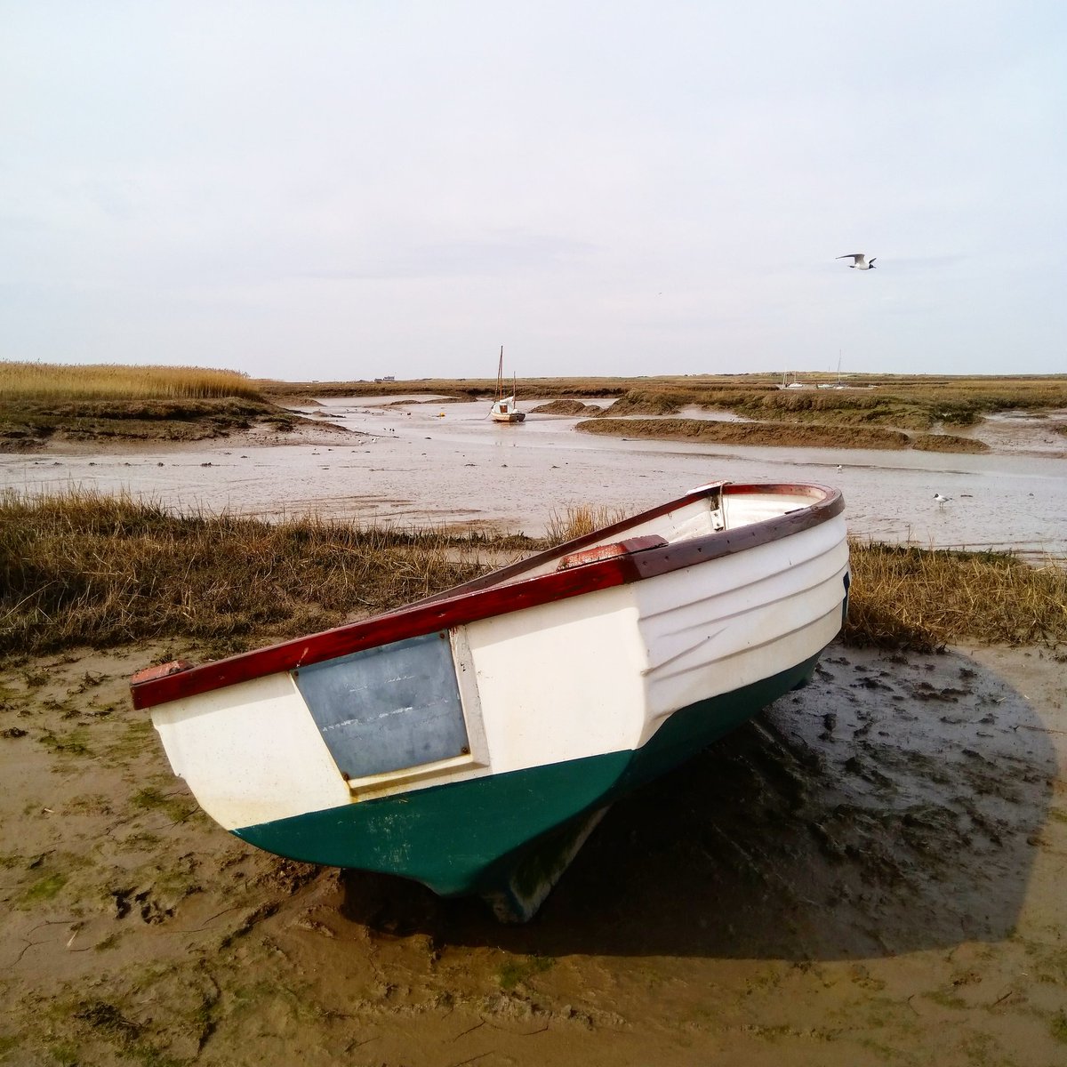 Love the tranquility of the north Norfolk coast. Here is Brancaster Staithe 💛  #Norfolk #northnorfolk #brancasterstaithe #boats #messingaboutinboats
