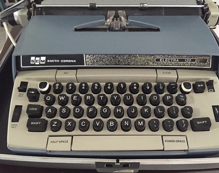 SafeWordApples's tweet photo. #StrangeHobbies
I collect vintage typewriters. My kastest acquisition a Smith-Corona Electra 120. It really has a beautiful font. https://t.co/EabgnnUfto