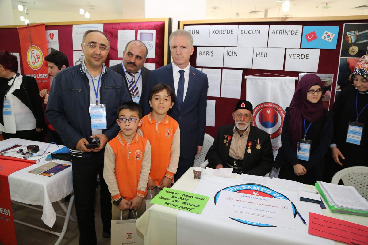 İl Milli Eğitim Müdürlüğünün organizesinde Sivas Bilim Sanat Merkezi (BİLSEM) tarafından Fidan Yazıcıoğlu Kültür Merkezinde "Kadı Burhaneddin Bilim Fuarı" düzenlendi. sivas.gov.tr/valimiz-davut-…