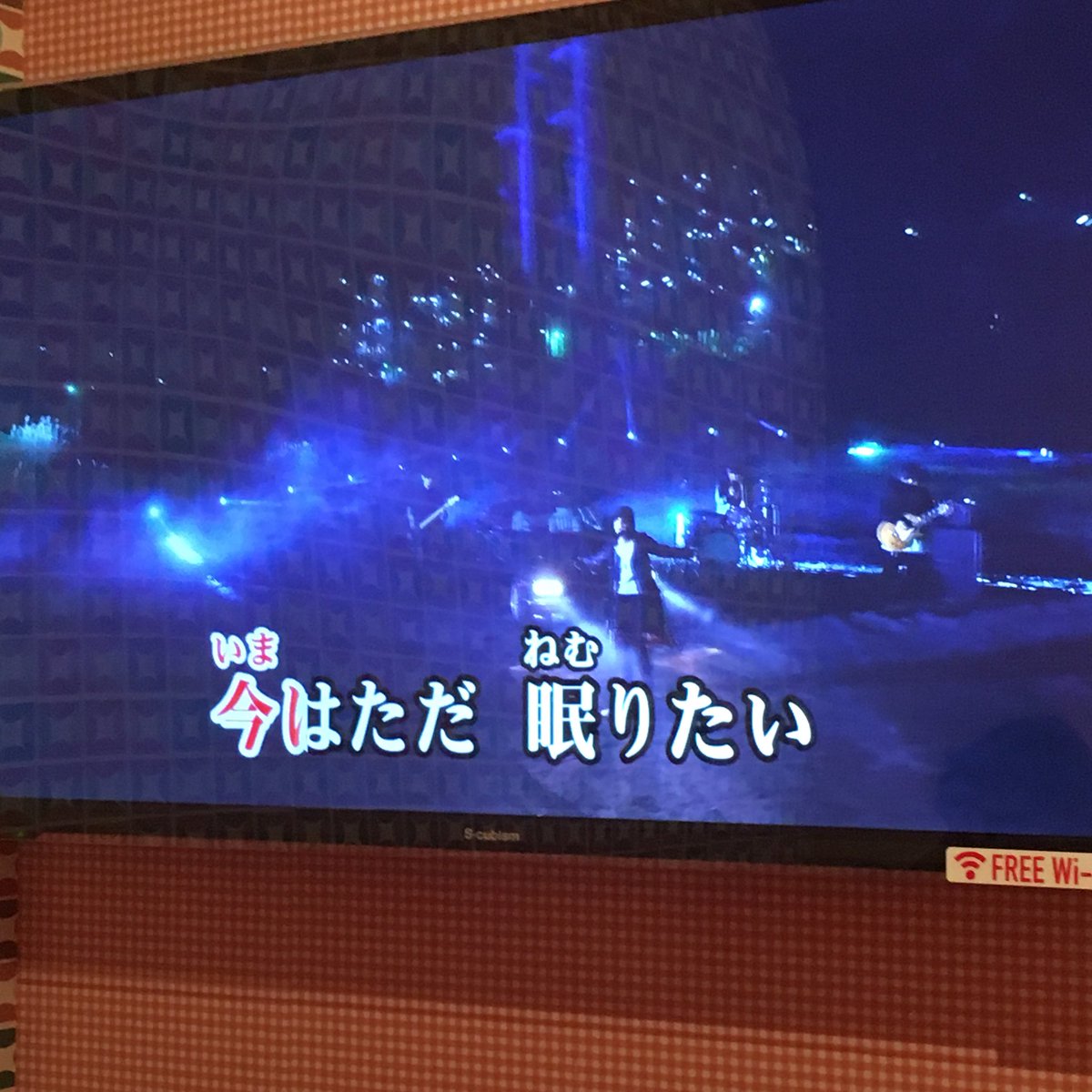 fp_rara_'s tweet photo. やっぱり2人からリプは
貰えなかった😭
次も頑張ろ、、💭笑

でも今日カラオケいったら
夜は眠れるかい？と
とうといの本人映像あって
ほんま嬉しかった😂💕
(最近JOYSOUNDにしてなかったからやけど、笑) https://t.co/g7hlT27jwt