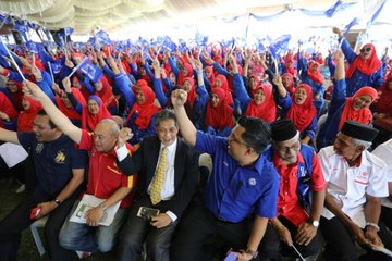 View image on Twitter