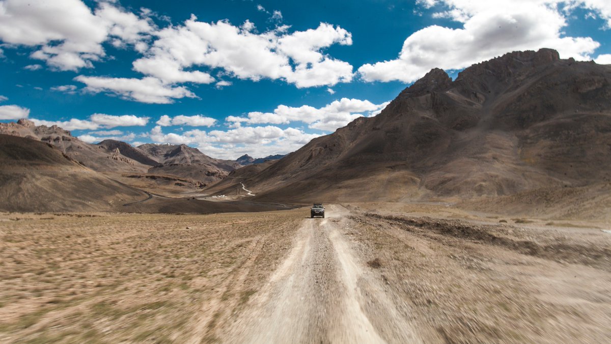 xtlo_india's tweet photo. This June, come with us to the unexplored. Join our Rivers &amp; Lakes #Expedition and get ready to be surprised.Get more details at the link and sign up. https://t.co/G55XLfq1tZ 
 #OffRoad #LuxuryTravel #himalayas #Xtlo https://t.co/09eucxi6m6