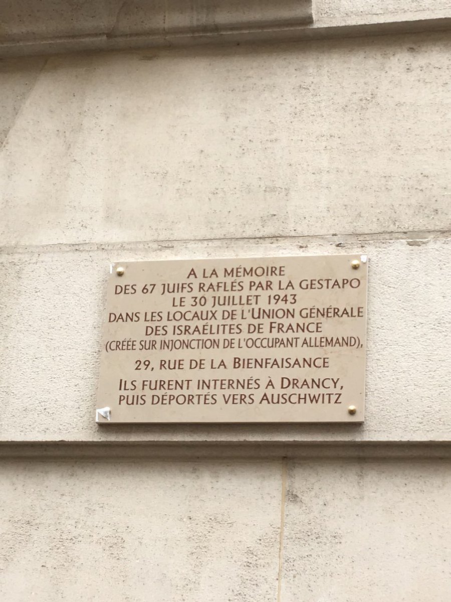 LECUYERCatherin's tweet photo. Dévoilement de la plaque commémorative de la rafle de 67Juifs en 1943 au 29 rue de la Bienfaisance #Paris8 en présence de Serge Klarsfeld. Cérémonie très émouvante @Mairie8Paris https://t.co/31PWeRM20S