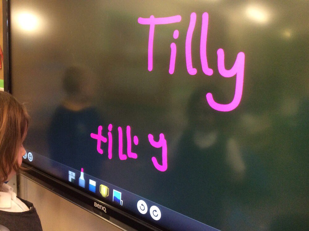 CatcliffePS's tweet image. Using the IWB to practice our name writing! #nurseryfun