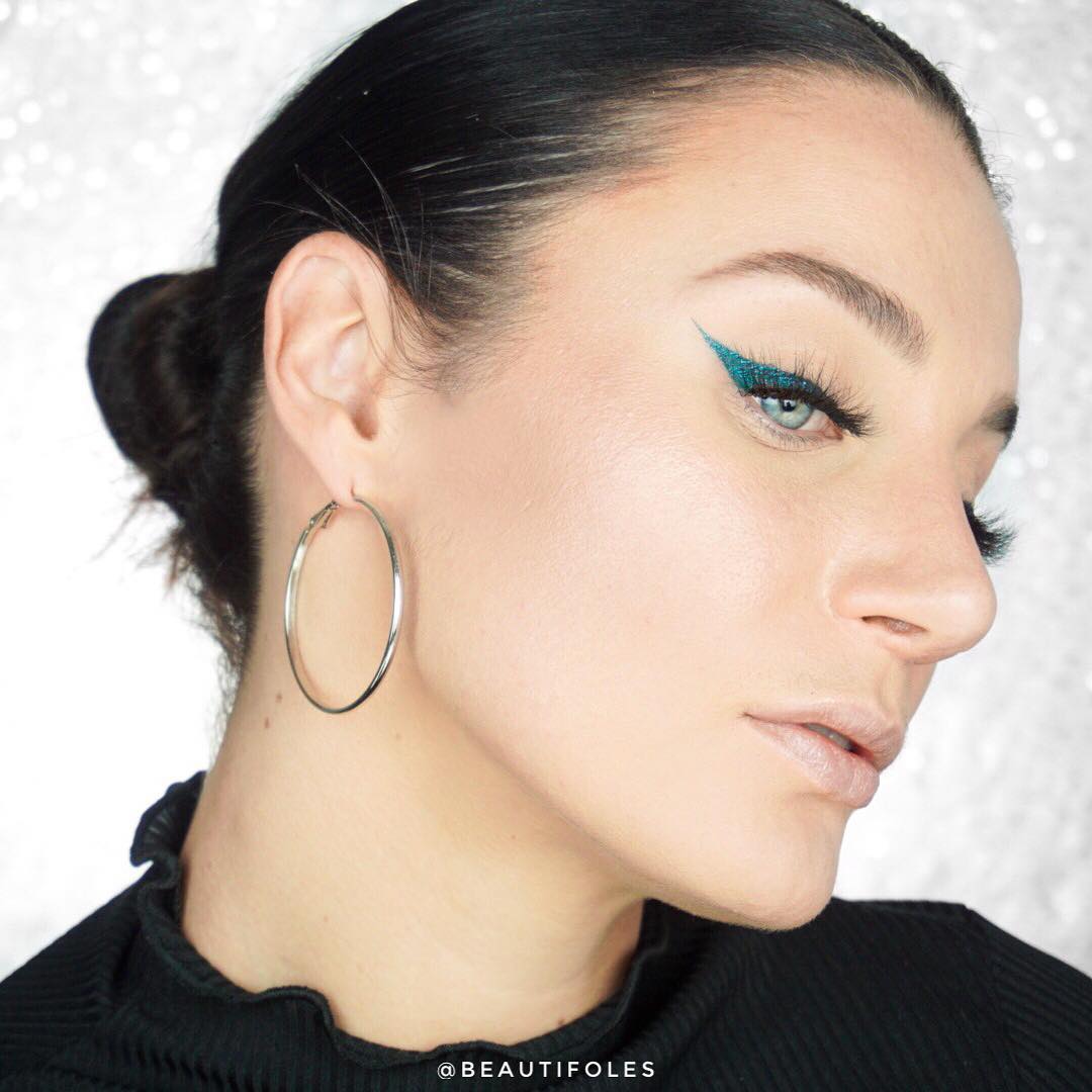RevlonPHL's tweet image. Add a POP of bold color. 
In @beautifoles case, #ColorStay #Exactify Liquid Liner in Mermaid Blue #BoldLooks #eyeliner #wingedliner #cateye #mermaid #blueliner #linergoals