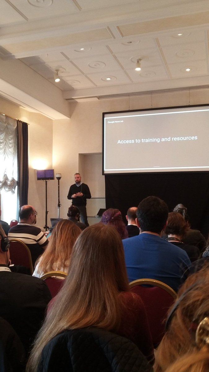 ElisaMassettini's tweet photo. Masterclass in data journalism tools. Simon Rogers ci mostra l'importanza dei dati per avere un quadro completo della nostra società. #ijf18 #gNeLabers #gnelabjr @gNellerba https://t.co/x3G1YYy74l