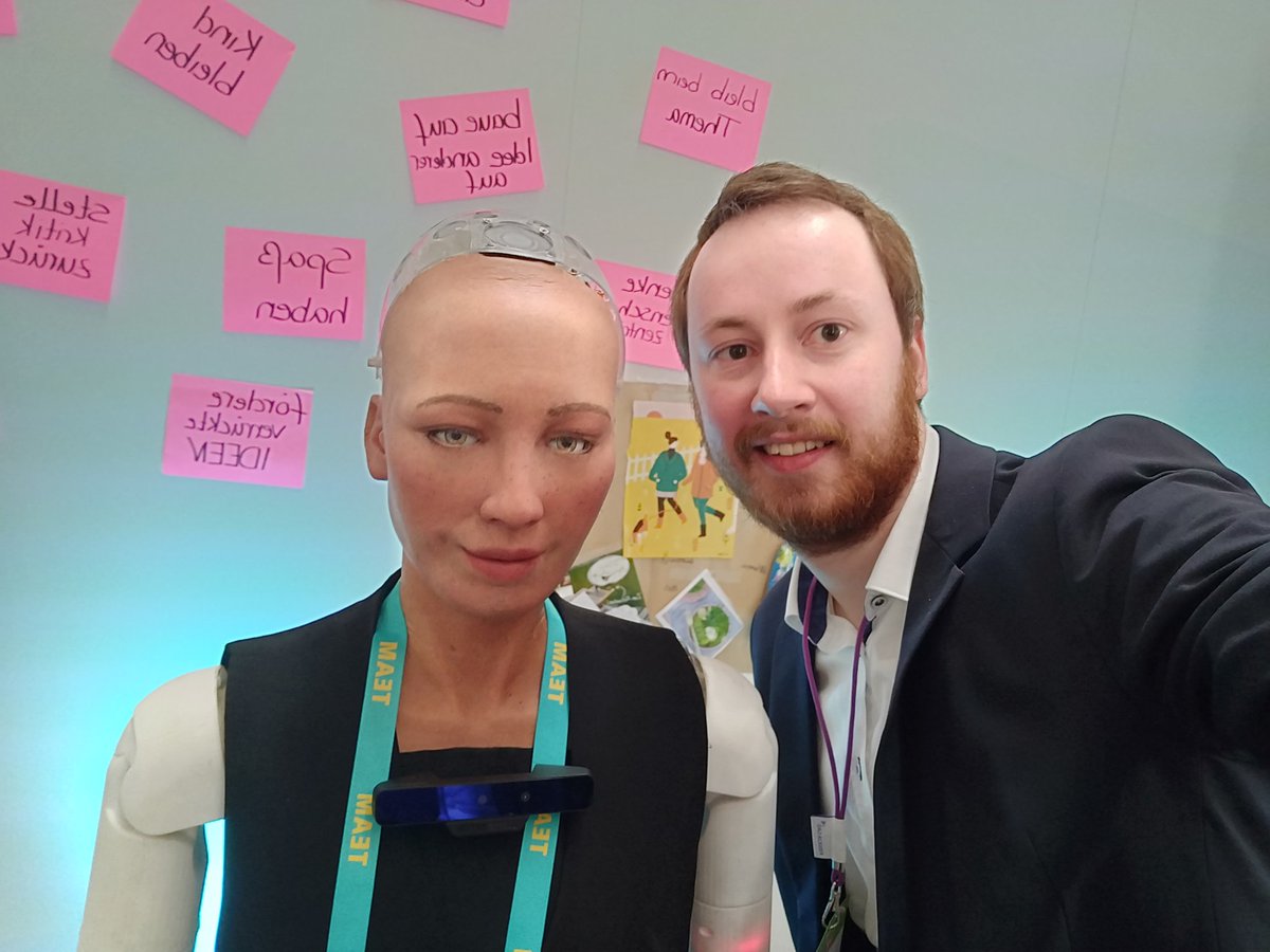 #com18 Irgendwann vielleicht die neue Bürokollegin ? #sophia #ki