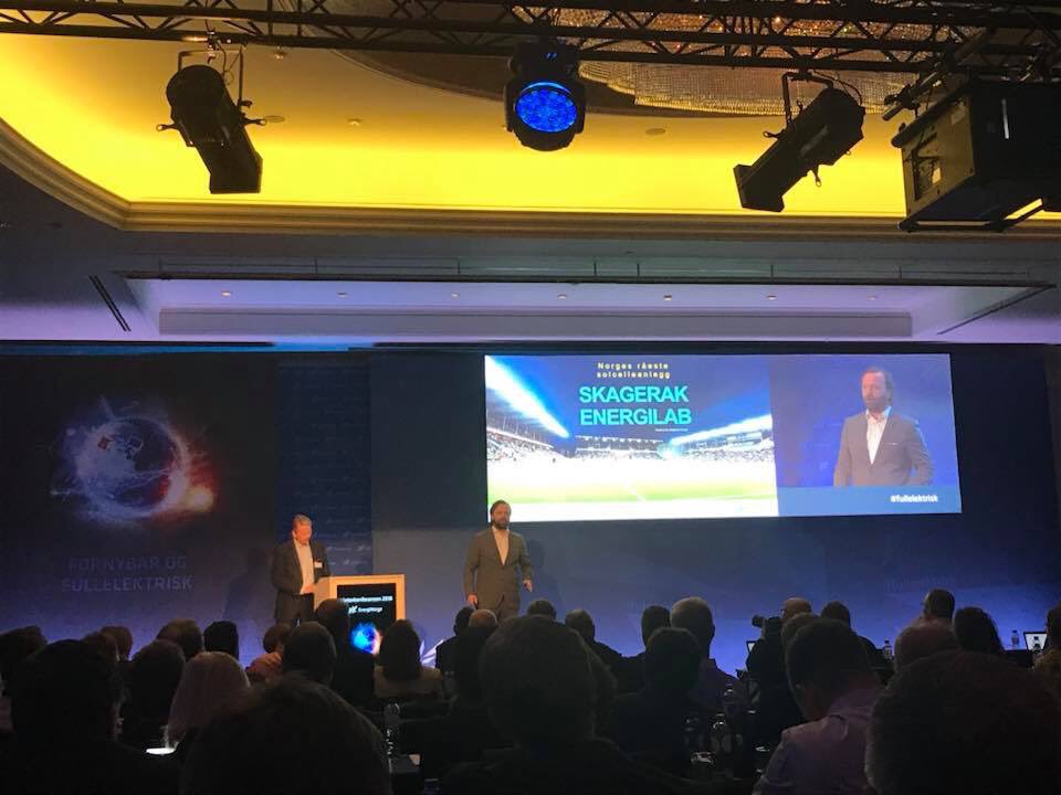 På @EnergiNorge sin Vinterkonferanse i Brussel. Vært så heldig å få presentere planene om å bygge Norges råeste solcelleanlegg på Skagerak Arena sammen med Knut Barland i Skagerak Energi.