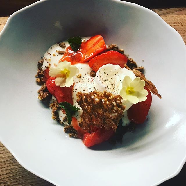 TextureLondon's tweet photo. New dish skyr, gariguette strawberries, rye crumb and primrose flowers #newseason #spring #ilovestrawberries @the_wild_room thanks for the flowers #clean #fresh #comeandgetit #onthemenu https://t.co/AOCPw0wCIu