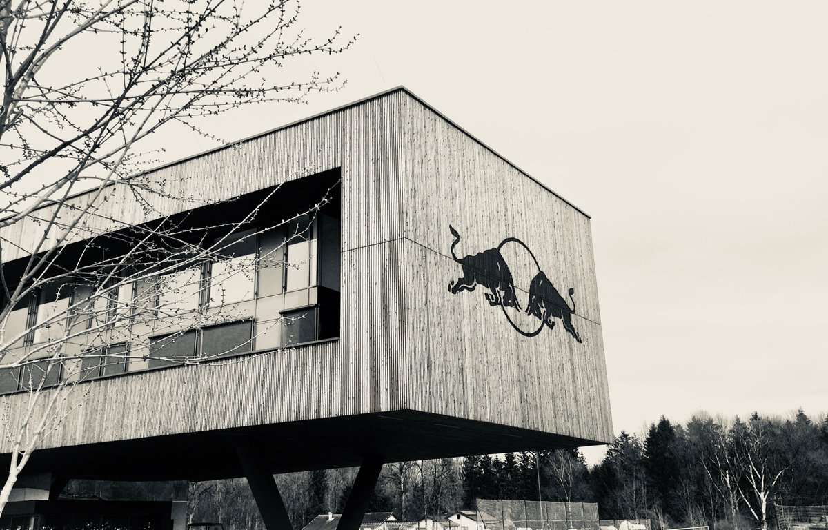 MaxKolu's tweet photo. Sponsorointi ja urheilun/urheilijoiden rahoitus on ollut Suomessa viime aikoina pinnalla. Blogissa hieman avattu ajatuksia sponsoroinnista. Tekemistä riittää kaikilla osapuolilla urheilijoista yritysten päättäjiin. https://t.co/1NzUruPZJ7 #sponsorointi #hypement #markkinointi https://t.co/Ye4ZwN8R3H