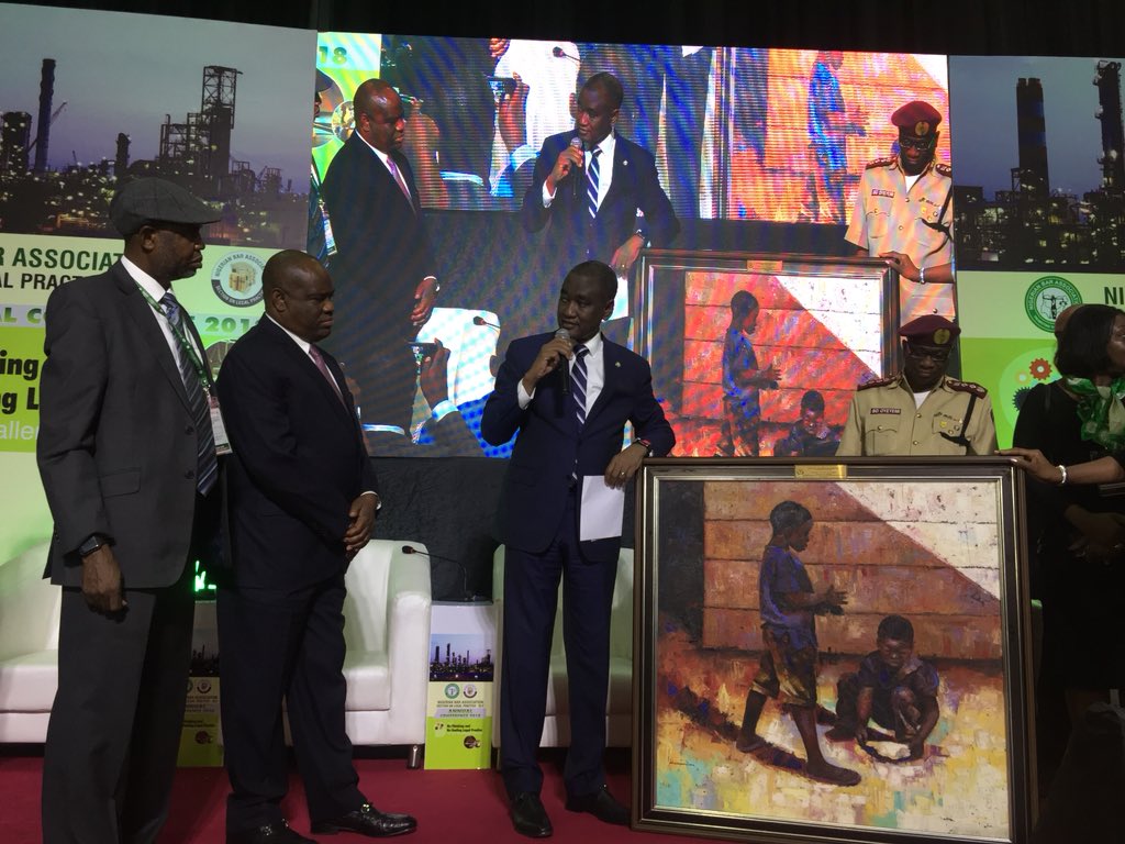 OPNBAofficial's tweet photo. @abmtwitt presenting an artwork to Rivers State Governor @Gov_Wike on behalf of the NBA, for his immense contributions to the Nigerian Bar Association.

The painting was done by Johnson Uwadinma, a contemporary Nigerian artist who lives in PortHarcout. #OPNBA #NBASLPConference https://t.co/V6lYe1h4tH