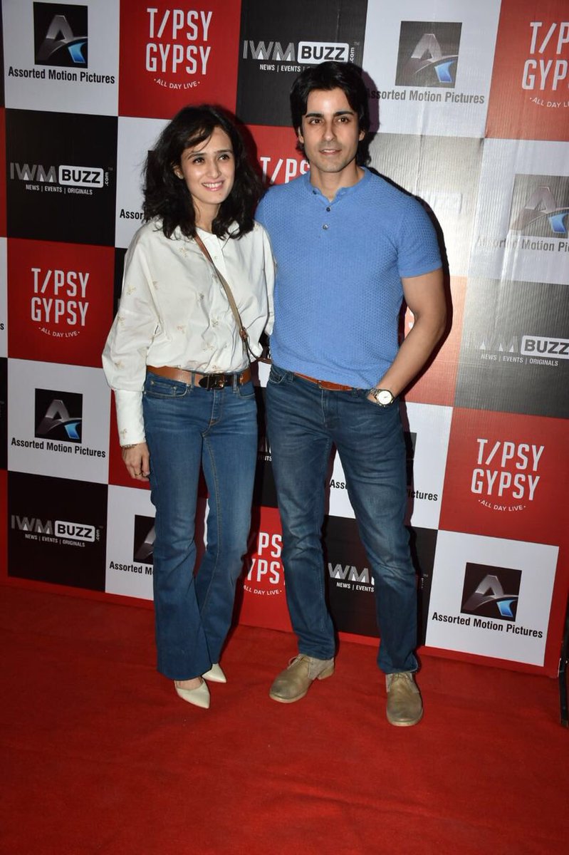 gautam_rode's tweet photo. Last night at Bengali new year bash! @Panawasthy_31 
Photo courtesy: @viralphoto https://t.co/4Zvan1TeWf
