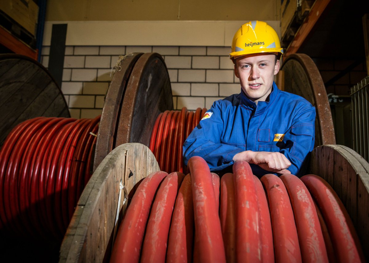 heijmansnl's tweet image. Sebastiaan den Biggelaar is na zijn werk-leertraject bij ons nu in dienst als monteur laag- en middenspanning: "Ik wil even goed worden als mijn collega's." Leerlingen als Sebastiaan zijn altijd welkom! Ken je of ben je zo iemand? Tip ons via HRSupport-infra@heijmans.nl