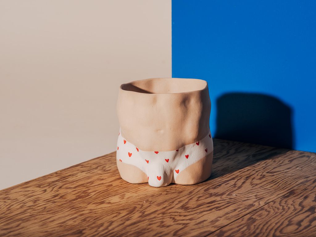aprilandthebear's tweet image. Morning! 

Nothing like a fresh pair of heart-printed undies to get your morning started right! 

#cheekypots #quirkydesign #nude #bodypots #torsopots #newyorkdesign #shopindependent #exclusiveinireland