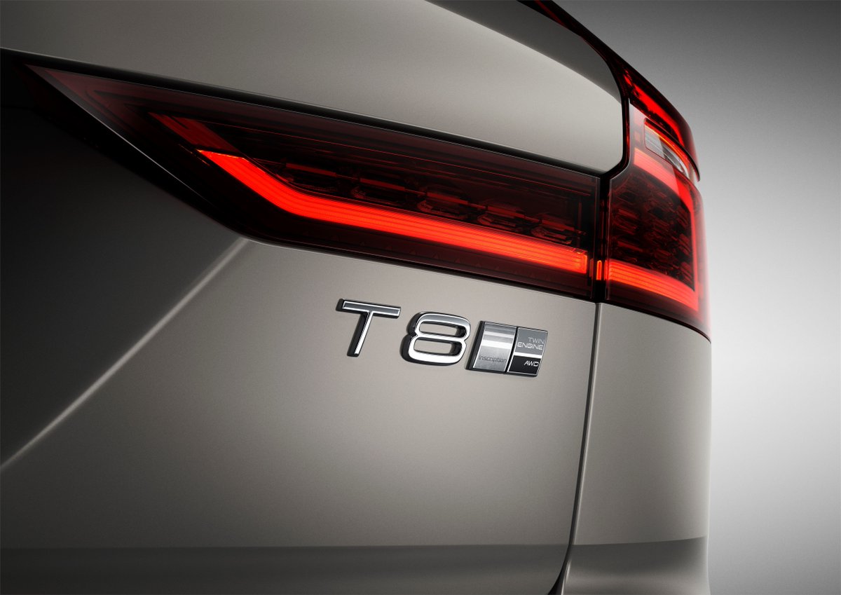 battinver's tweet photo. ❗ Volvo V60 T8 Twin Engine ❗ 🔌Híbrido Enchufable 🚘340 CV 🔋Consumo 2,1 l/100 km 🌎Emisiones de CO₂ 47 gr/km 🗻Tracción AWD

Más info👉 https://t.co/MjrzyC0LCw 

#Battinver #VolvoV60 #V60 #CitySafety #Tecvolución #Seguridad #Diseño #Lifestyle #Lifefortech #Twinengine #Lujo https://t.co/Pls9uRA5LX