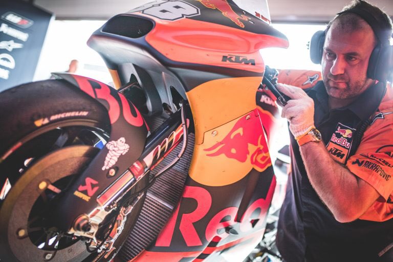 KTM BLOG : ✋ Stop! How braking differs from <a href="/mxgp/">MXGP</a> to <a href="/MotoGP/">MotoGP™🏁</a> 🛑

📝 bit.ly/2IIZHEz

#READYTORACE #GivesYouWings #Motocross2018 #MotoGP2018