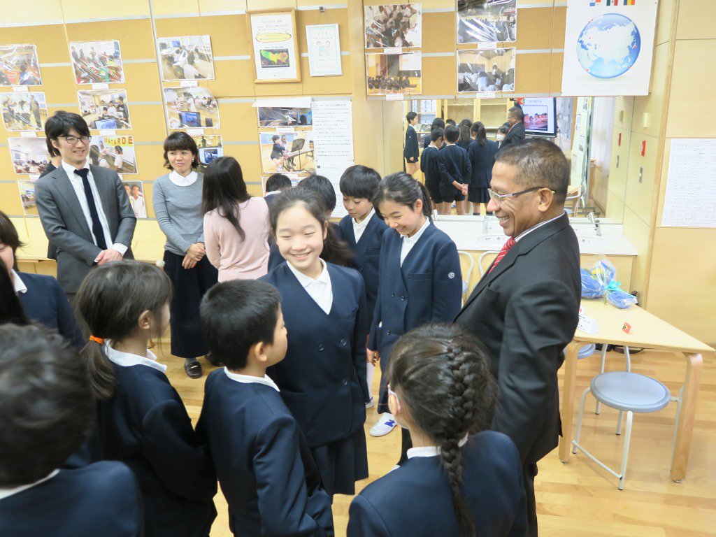 Jica地球ひろば 中央区立中央小学校 様々な国々との国際交流学習 4 15 日 から4 28 土 初日は 午後１時より展示開始 Jica市ヶ谷ビル2階展示スペース 中央区立中央小学校が取り組む国際交流学習をご紹介します 写真 駐日東ティモール大使館