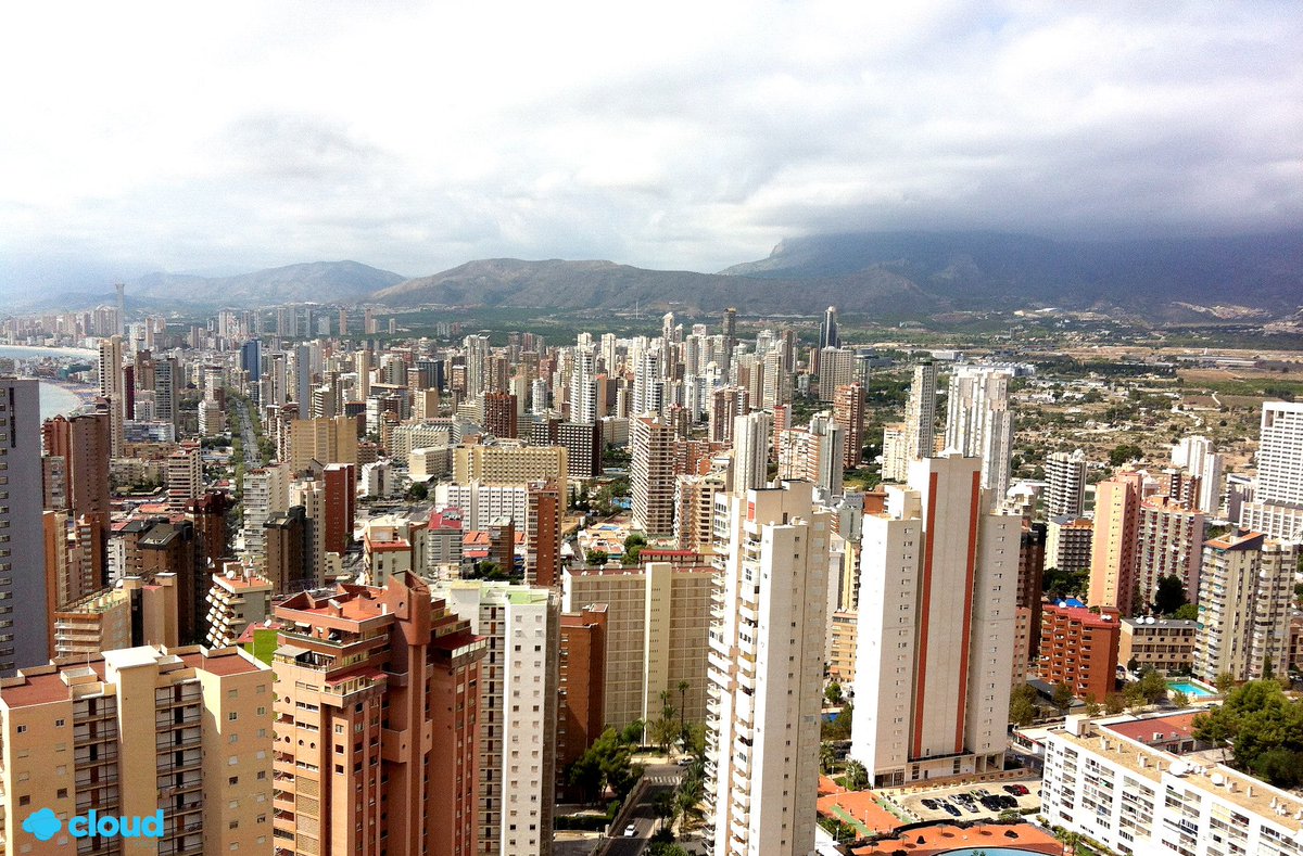 cloudteleco's tweet photo. Las antenas de #Cloud nos dan los buenos días desde las alturas.
☁️¡#FelizJueves !☁️
#CloudTelecom #Wifi #FibraOptica #Benidorm https://t.co/G6BKmwRmd9