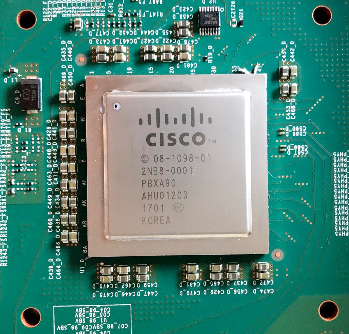 LukaszBromirski's tweet image. I love the smell of ASICs in the morning. #CDF #UADP #CloudScale @CiscoPoland #SEMaker