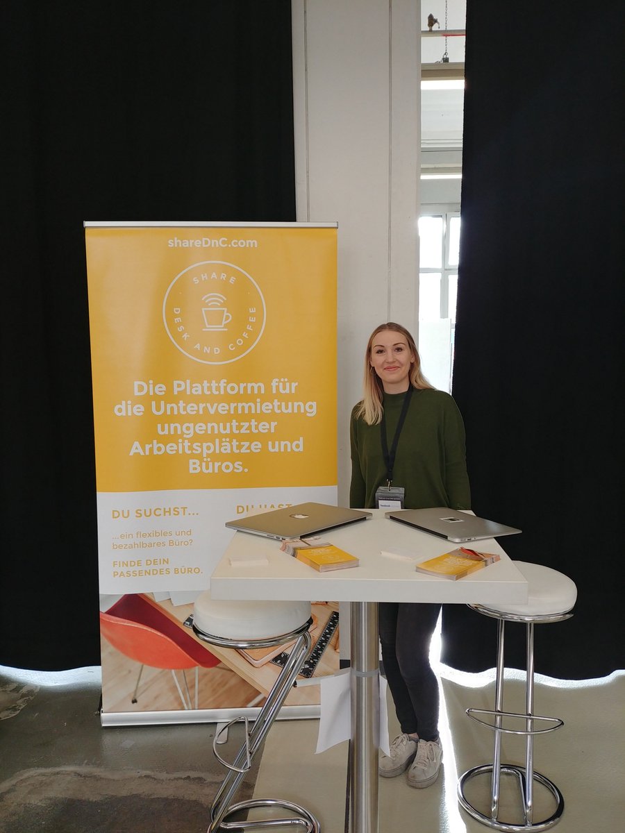 ShareDnC live auf dem #Startup Camp Berlin #scb18 im Expo-Bereich - Kim und Thamo freuen sich auf zahlreiche Gespräche zu den Themen #Coworking und #SharedOffice - schaut einfach mal vorbei 😀