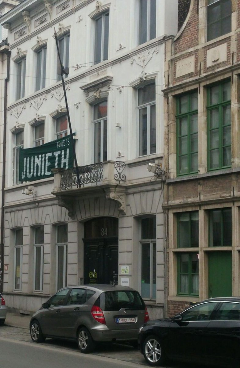 Gent is overspoeld door #wieisjunieth? Ook op de gevel van het Veggiehuis. wieisjunieth.be