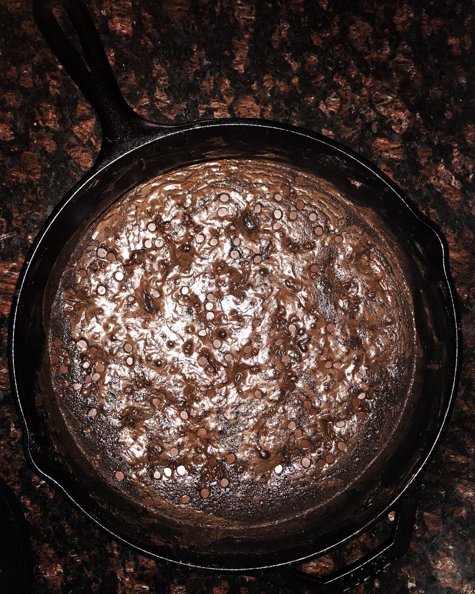ZiasBakes's tweet photo. Anyone who’s tried baking brownies knows the whole ordeal about trying to get that elusive but stunning shiny top,which adds a whole new dimension to your brownie!Well it’s just a few small tricks!
Skillet Double Chocolate Brownies with that shiny shiny top 🌟
#ziasbakes #brownie https://t.co/cgss26iHSM