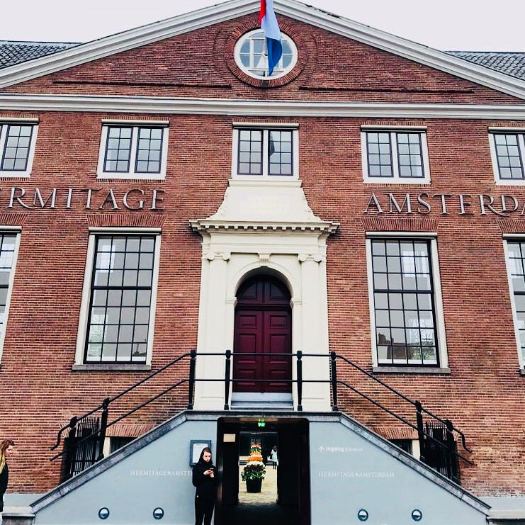 Voor de deur bij <a href="/dehermitage/">Hermitage Amsterdam</a> voor een sessie van #schoolofvenues. Alles voor de leden bij #uniquevenuesofamsterdam!