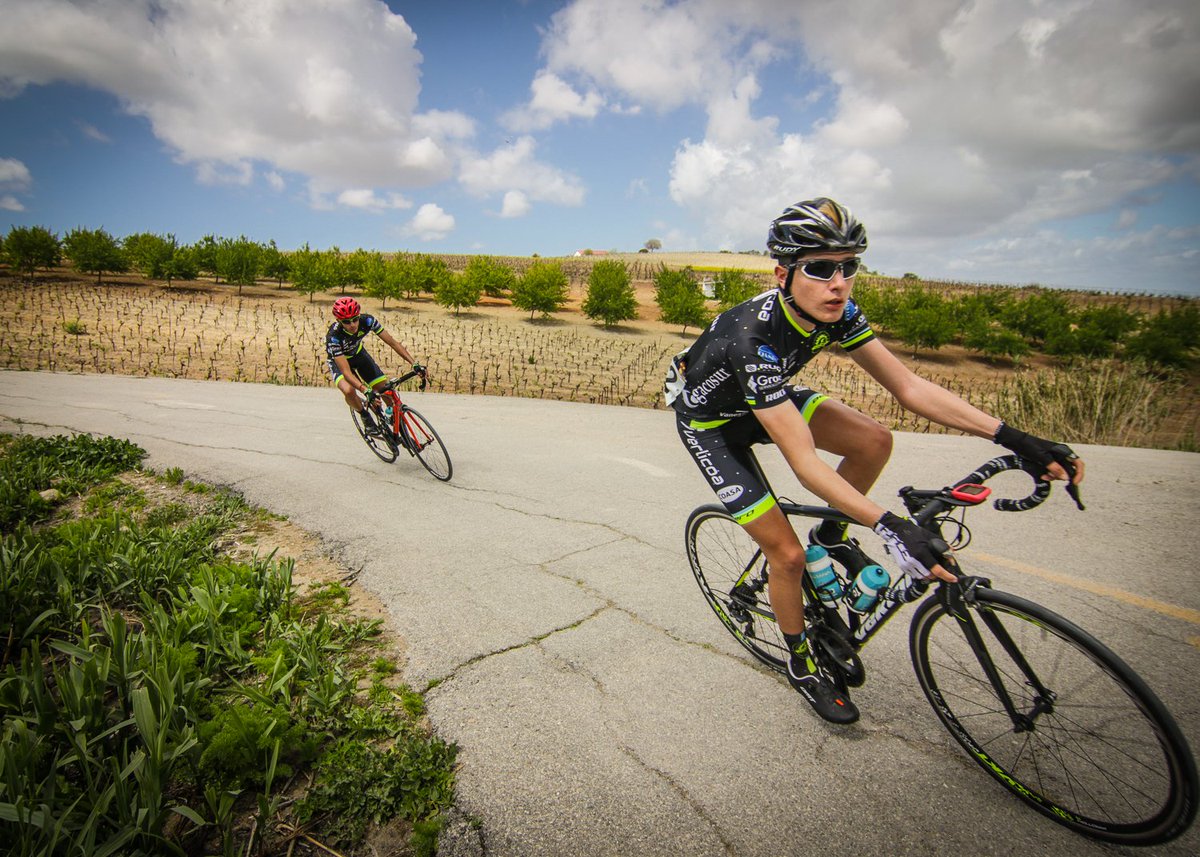 deportechiclana's tweet photo. Victoria de la Academia José Manuel Moreno - Darío Cataldo @AcademiaJMDC en Trebujena. 
Te lo contamos en https://t.co/7MTMhhIDiB #Chiclana @JoMa_Moreno  🚴‍♂️🚴‍♂️ #Ciclismo https://t.co/9WvnYB8A94