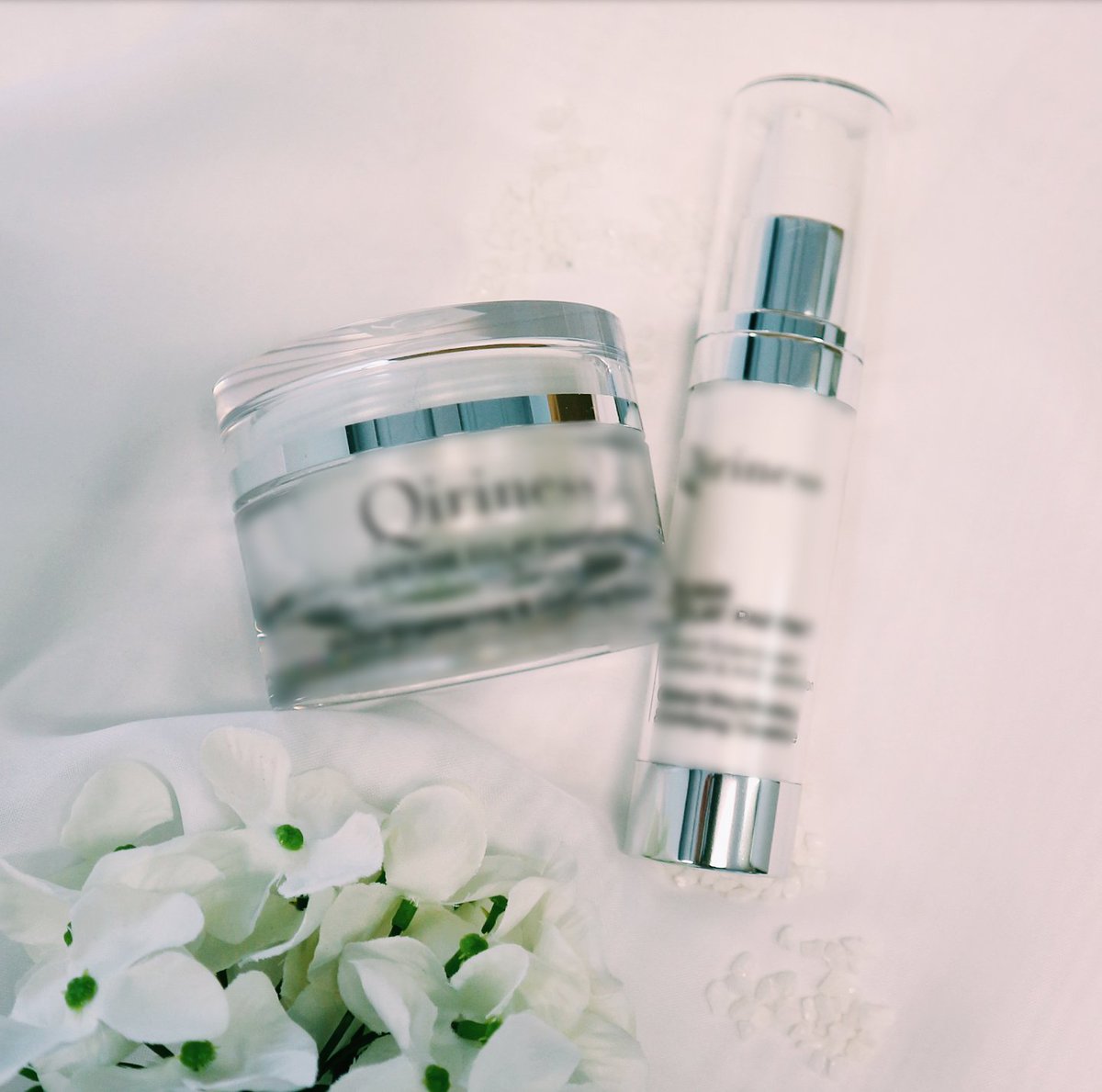 Bientôt chez Qiriness : 3 nouveaux soins à l’action globale et innovante, pour une expérience unique ! Devinerez-vous leurs bienfaits sur la peau ? Indice : le Magnolia et le Lys de Mer sont deux actifs principaux de la gamme… 🌸