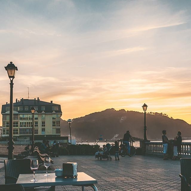 NSZarautz's tweet photo. Zarautz ♥ desde el restaurante @karlos_arguinano.
.
Zarautz ♥ @karlos_arguinano jatetxetik.
.
.
.
#northshorezarautz
#Zarautz #surf
#surfcamp #surfhouse #surfschool
#sea #beach #sun #waves #summer #BasqueCountry
#mar #playa #sol #olas #verano #PaisVa… https://t.co/Zoh4S6T672 https://t.co/XXdIbCfOha