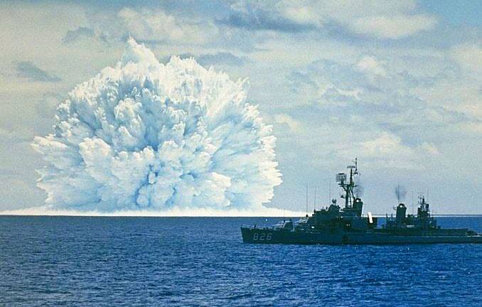 CommandDevTeam's tweet photo. "A Nimrod appears on scene and blasts the Whiskey V with a B57 nuclear depth charge" #CMANO #NorthernInferno AAR#8 - Damn The Torpedoes https://t.co/a74zsNjqZv https://t.co/RJCQH7u6qh