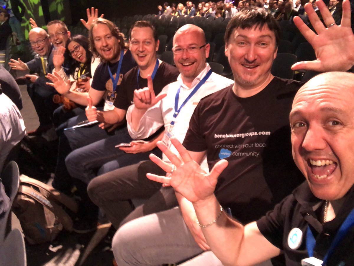 #SalesforceMVPs group waiting for the keynote to start at #SalesforceTour Amsterdam 🇳🇱