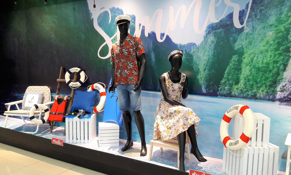 Joyly's tweet photo. Imperial World Summer window display https://t.co/HARWAQFVsO #imperialworldsamrong #samrong #Thailand #windowdisplay #summerwindowdisplay #visualmerchandising #summer #Bangkok https://t.co/AePAr264lD