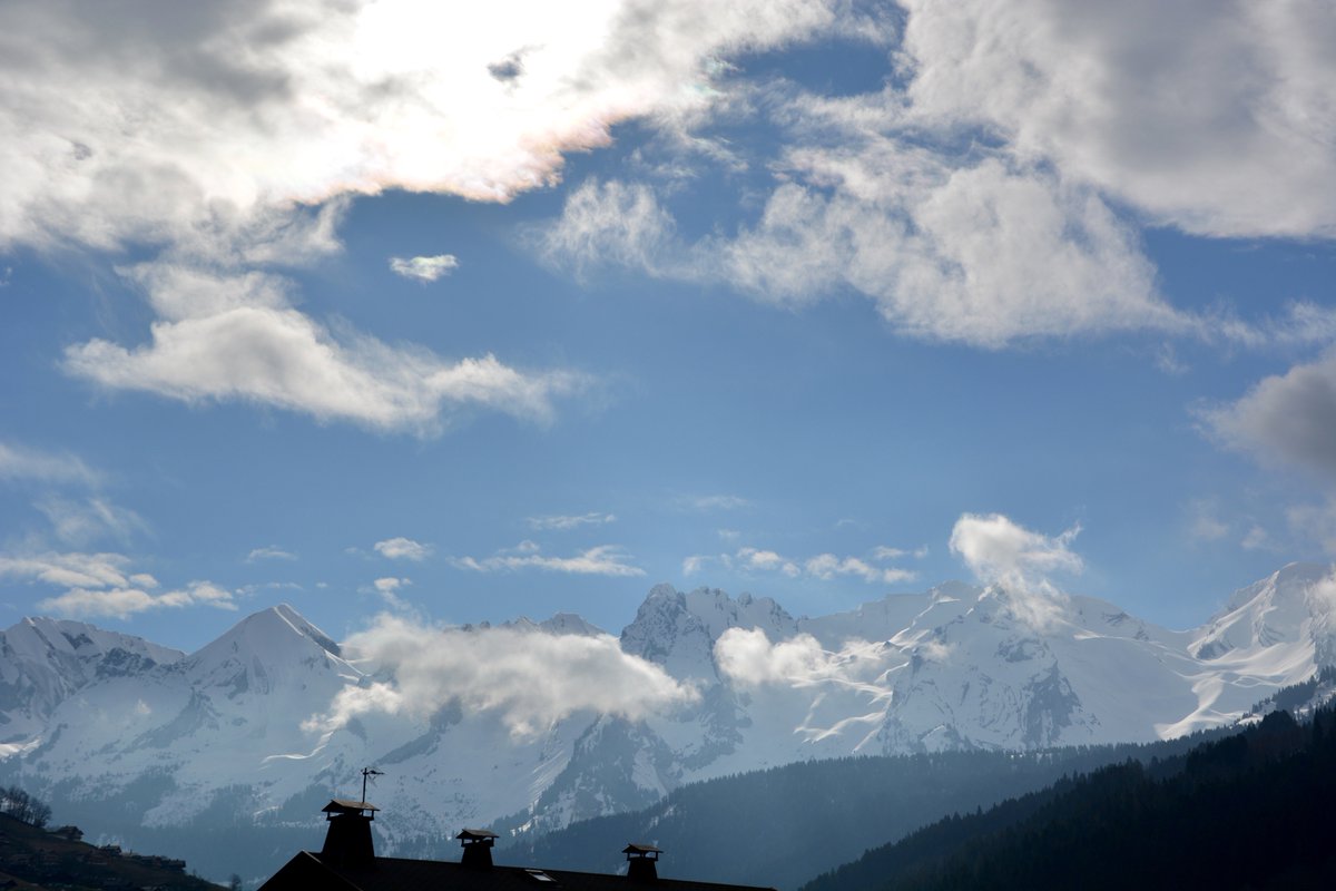 AvelTourisme's tweet photo. #Live #mongranbo #vue depuis le village vacances #LeSavoy . Fermeture du domaine skiable le 20 avril. Le prix des forfaits baisse, les nôtres aussi #promoprintemps #Ternelia 
#challengedespisteurs #ski #Legrandbornand #SAVOIE #74 #Annecylake #ALGB #LYON #GENEVE #DIJON #PONTARLIER https://t.co/fhxiJEX9B9