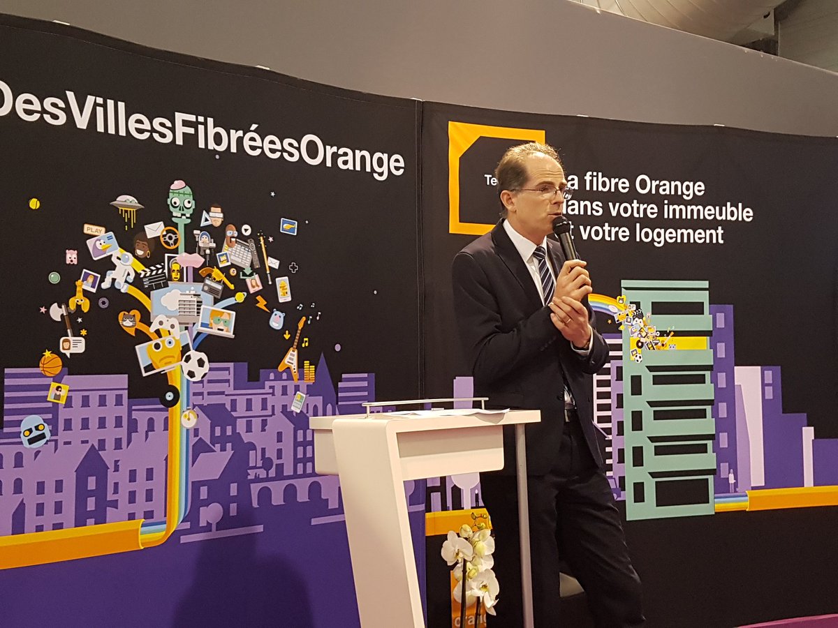 DelannoyDenis's tweet photo. Club des villes fibrees #orange animé par Marc Blanchet #orengeidf sur le salon #AMIF2018 https://t.co/UzcKgSN2W5