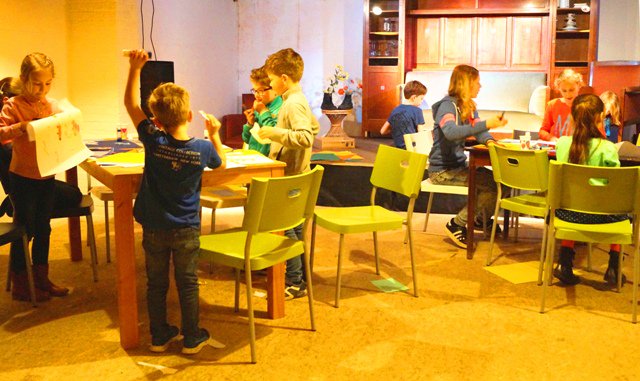 ROBinREGENTAG's tweet photo. Twittert officieel jonge uitblinkers over #OnsEchteGoud in @vanBommelvanDam en @KoopsBoeken gistermiddag https://t.co/FmPx7dybVW #talentontwikkeling door #kunsteducatie tijdens #MuseumweekNL https://t.co/86aX5l0XTI