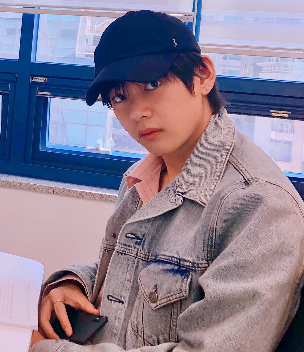 jeoncrack's tweet photo. tae totally reminds me of tadashi hamada here 😭😭😭 https://t.co/KPqjOhjY4q