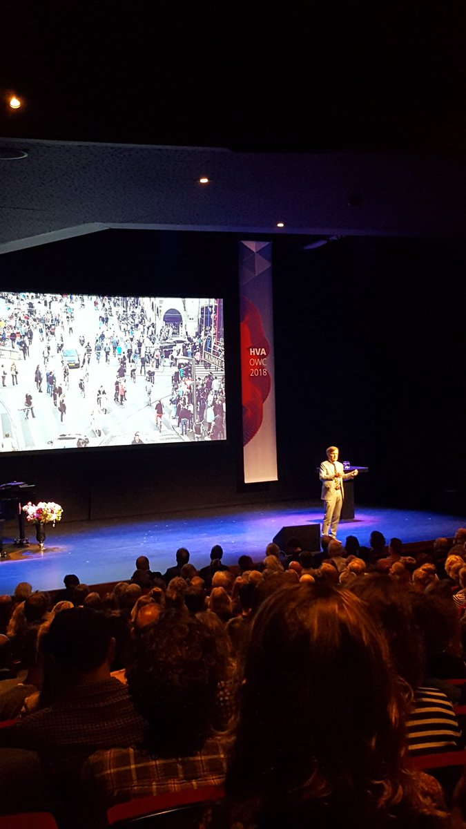 Voorzitter CvB <a href="/HvA/">Hogeschool van Amsterdam (HvA)</a> @HM_de_Jong opent de Hva Onderwijsconferentie. #hvaocw2018