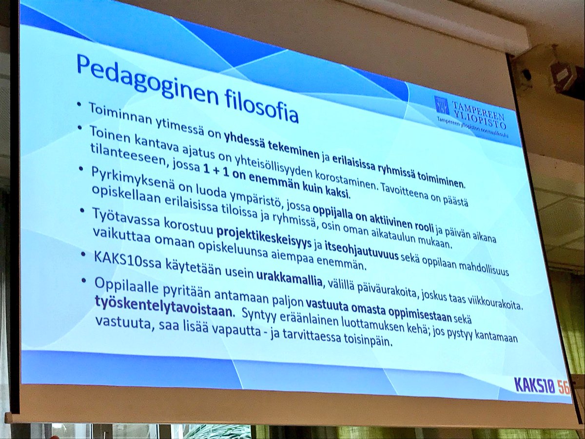 Suvisal0's tweet image. KAKS10-tilasta kertomassa Tuomo Tammi ja Mikko Horila #pariopettajamalli #laaja-alaiset teemat #yhteisopettajuus #oppimisympäristö #tilaratkaisut #itk2018
