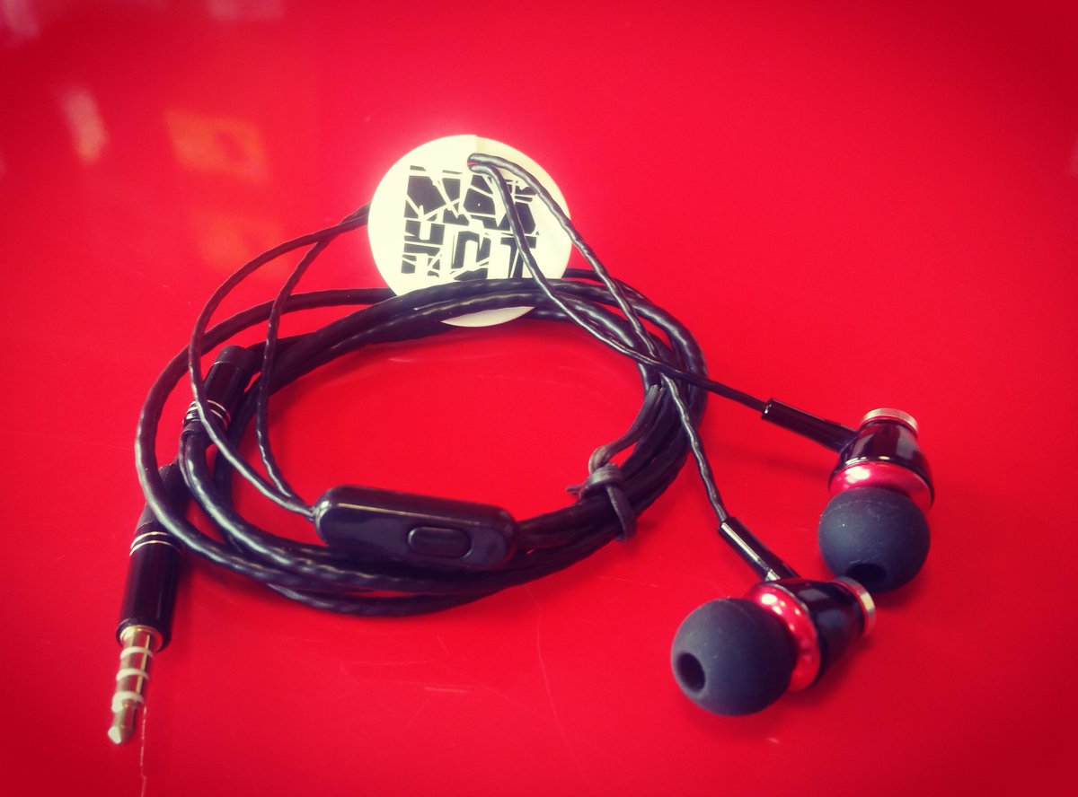 piqmoo's tweet photo. Evita los problemas de roturas con estos auriculares con cable reforzado para hacerlos más resistentes!💪 No te quedes sin ellos y pásate por #Piqmoo🚀 a por los tuyos! #Lugo #ServicioTécnico🔧 https://t.co/wjE2k2qoPv