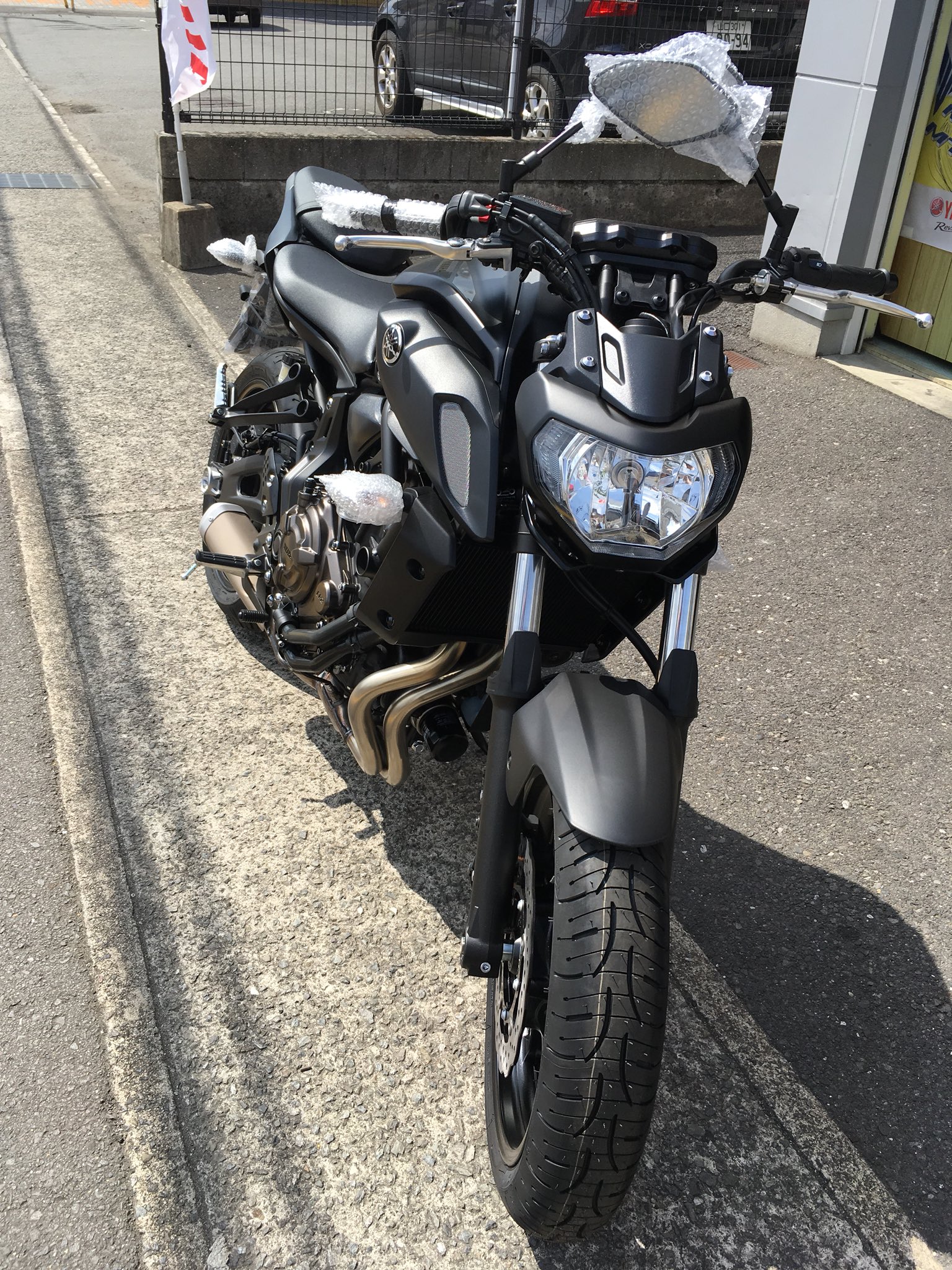 Ysp大分 18年モデルmt 07を入荷しました 昔のmt09のような形状のヘッドライトに変わり 乗り味も少し変わっているそうな 乗ってみたいですね ワイズギアから出ているスクリーンやキャリア エンジンガードを取り付けた車体を準備するので楽しみに